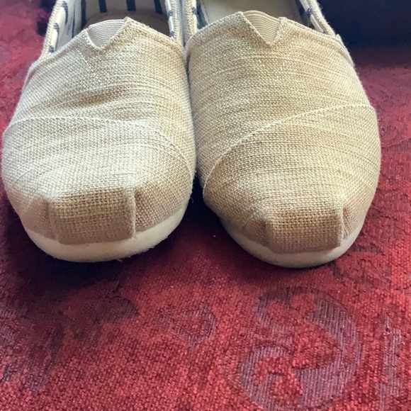 Toms slip on beige linen shoes size 8 - Picture 4 of 8